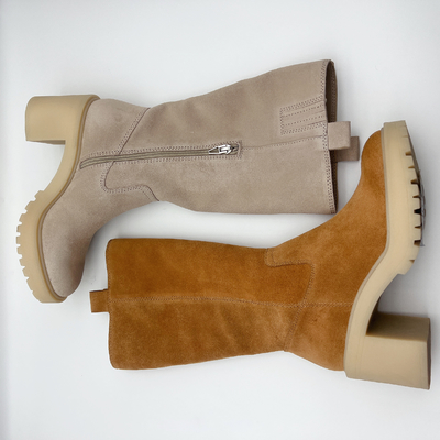 Botas do vestido das mulheres de couro da camurça macia de Brown com o 3/4 de zíper do metal do ykk, uma parte de outsole de TPR