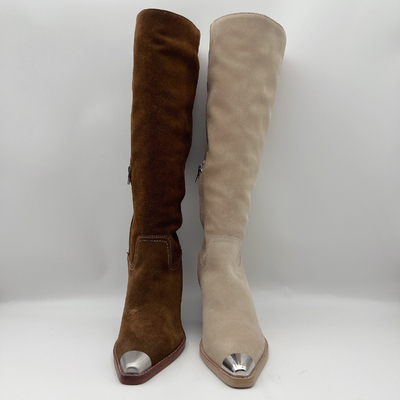 Fora do couro macio branco da camurça da vaca com as botas do vestido das mulheres de costura do bordado, projeto à moda do tampão do dedo do pé do metal