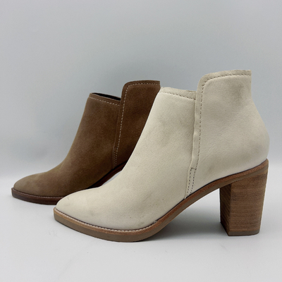 As botas de couro do vestido das mulheres feitas sob encomenda desossam a parte superior macia do couro da camurça de Nappa/vaca