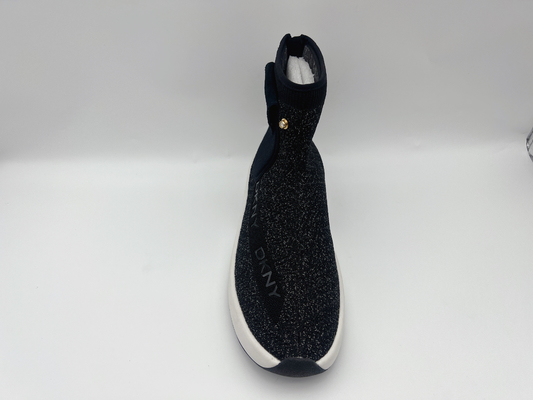 As sapatas de trabalho resistentes do deslizamento superior alto preto das senhoras fazem malha brandamente a tela com dobrado