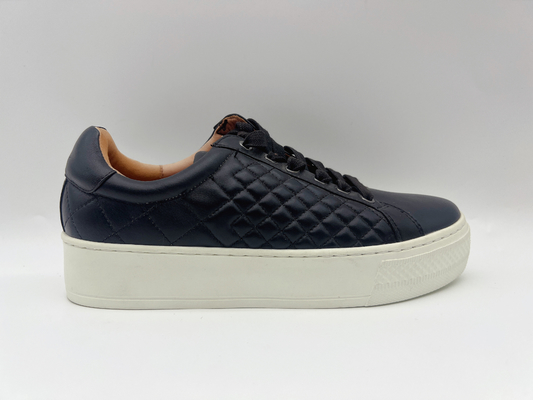 As sapatas de couro lisas das mulheres do lazer com branco deslizam não Outsole de borracha