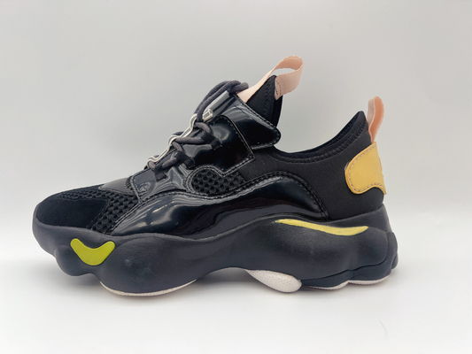 As sapatas de basquetebol superiores altas das senhoras pretas deslizam o ODM/OEM resistentes