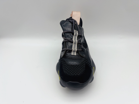 As sapatas de basquetebol superiores altas das senhoras pretas deslizam o ODM/OEM resistentes