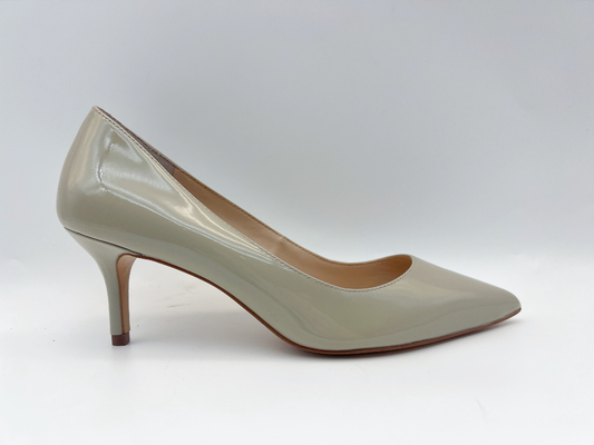 As mulheres macias do couro envernizado bombeiam o osso Toe Low Heel Pumps apontado 3cm das sapatas