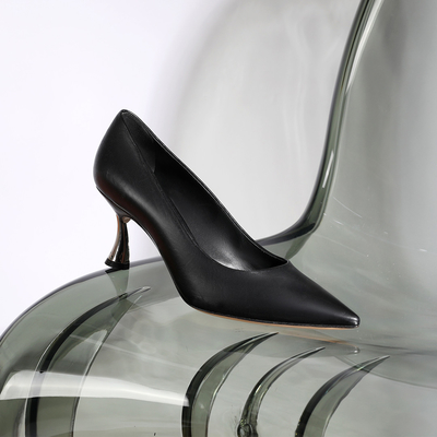 Sapato social preto respirável confortável de salto baixo feminino fechado no dedo do pé aberto no peito do pé sapatos formais de couro