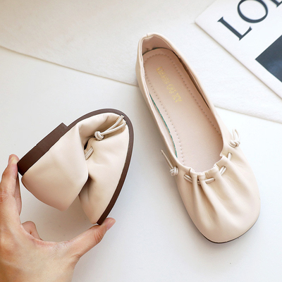 Sapatas lisas do bailado macio da cor sólida, o quadrado branco Toe Crinkled Rubber Flat Shoes das mulheres