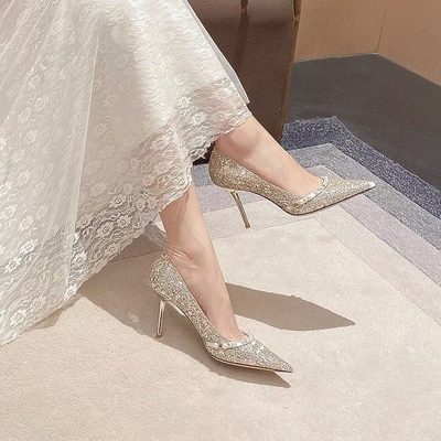 Bombas do casamento das senhoras da mola, pérola brilhante dourada Crystal Shoes da pele de carneiro
