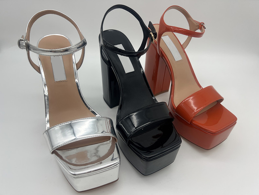 As sapatas de vestido de couro das mulheres do plutônio da patente esquadram Toe Silver Black Chunky Heel