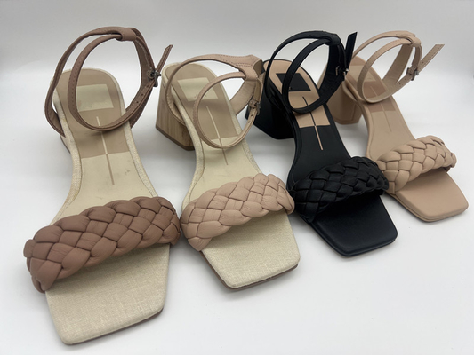 As sandálias de Tan Woven Ladies Soft Leather olham Toe With Metal Buckle