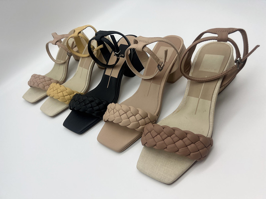 As sandálias de Tan Woven Ladies Soft Leather olham Toe With Metal Buckle