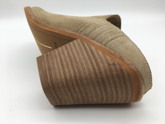 Camurça macia Chunky Heel Dress Shoes da vaca das sapatas de vestido de Tan Beige Closed Toe Womens