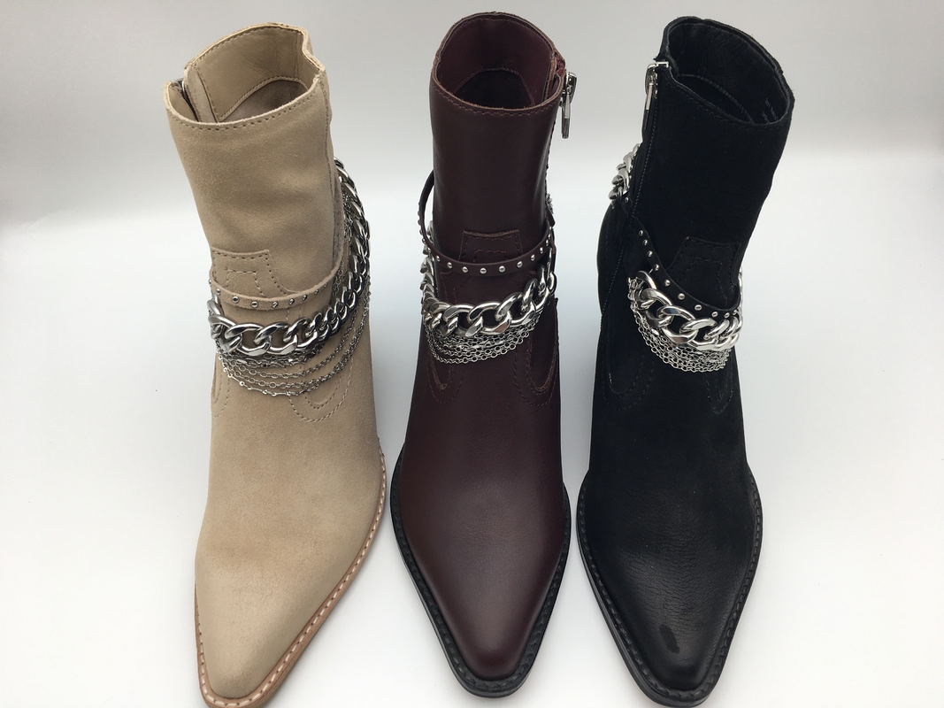 Botas do vestido das mulheres de couro do nappa macio preto baixas com zíper de YKK, projeto do metal do anel-D, salto quadrado da madeira maciça