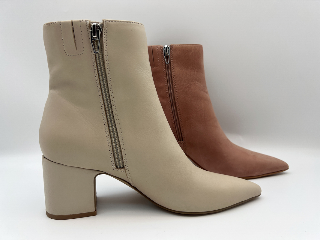 botas aguçados com o zíper do metal YKK, botas de couro genuínas do tornozelo do dedo do pé das mulheres do vestido do nappa macio