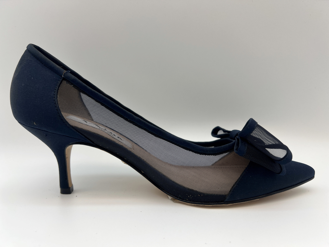 Preto respirável de couro das sapatas de vestido das mulheres do GV apontado fechou Toe Heels With Mesh Butterfly