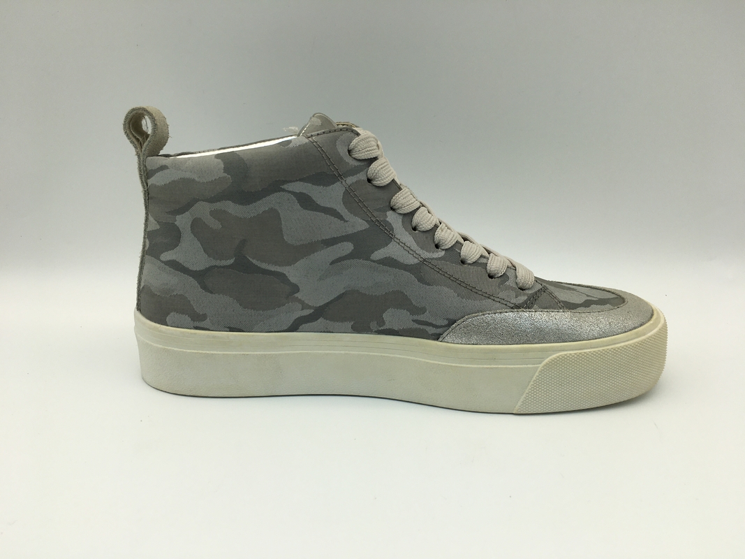 Sapatas de basquetebol confortáveis do deslizamento do Lt Grey High Top Sport Shoes das senhoras não