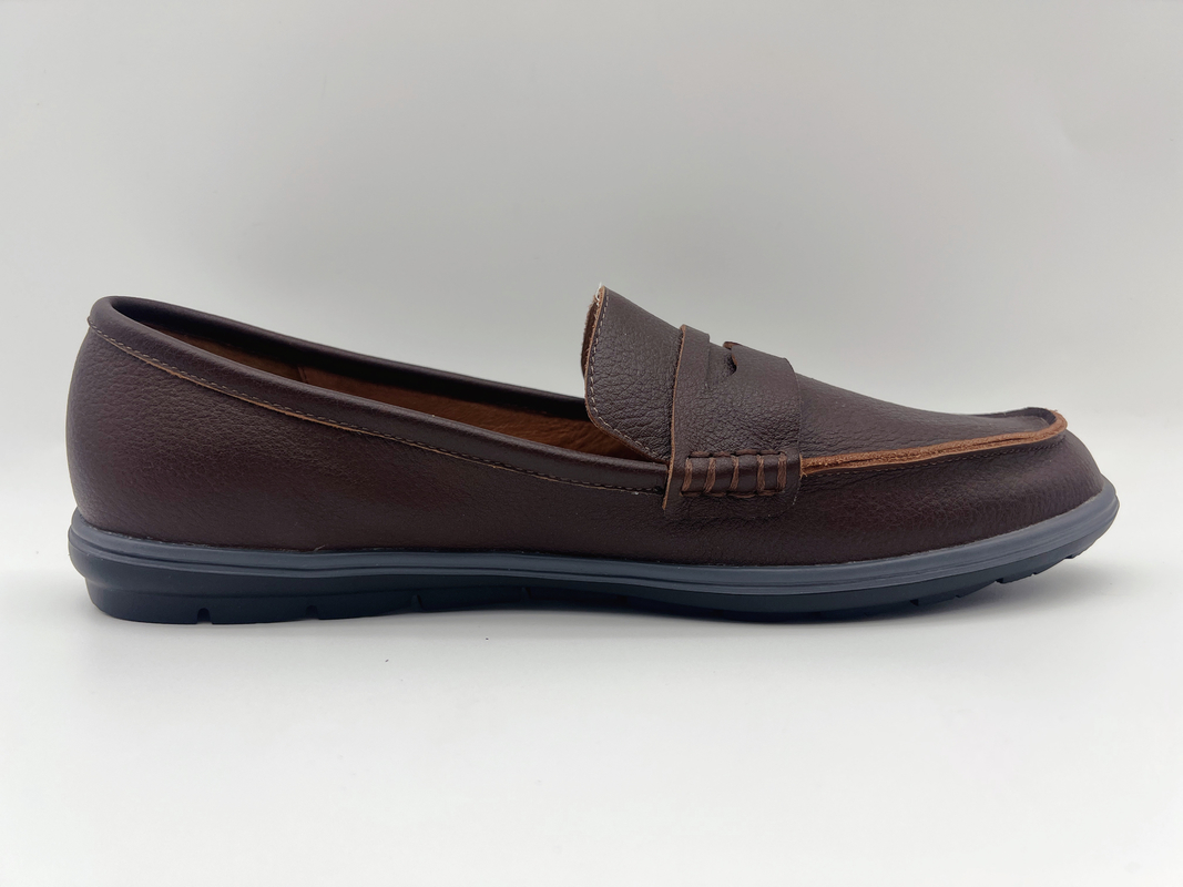 Sapatas de trabalho resistentes do deslizamento confortável brandamente dois preguiçosos de Tone Leather Ladies Flat Leather